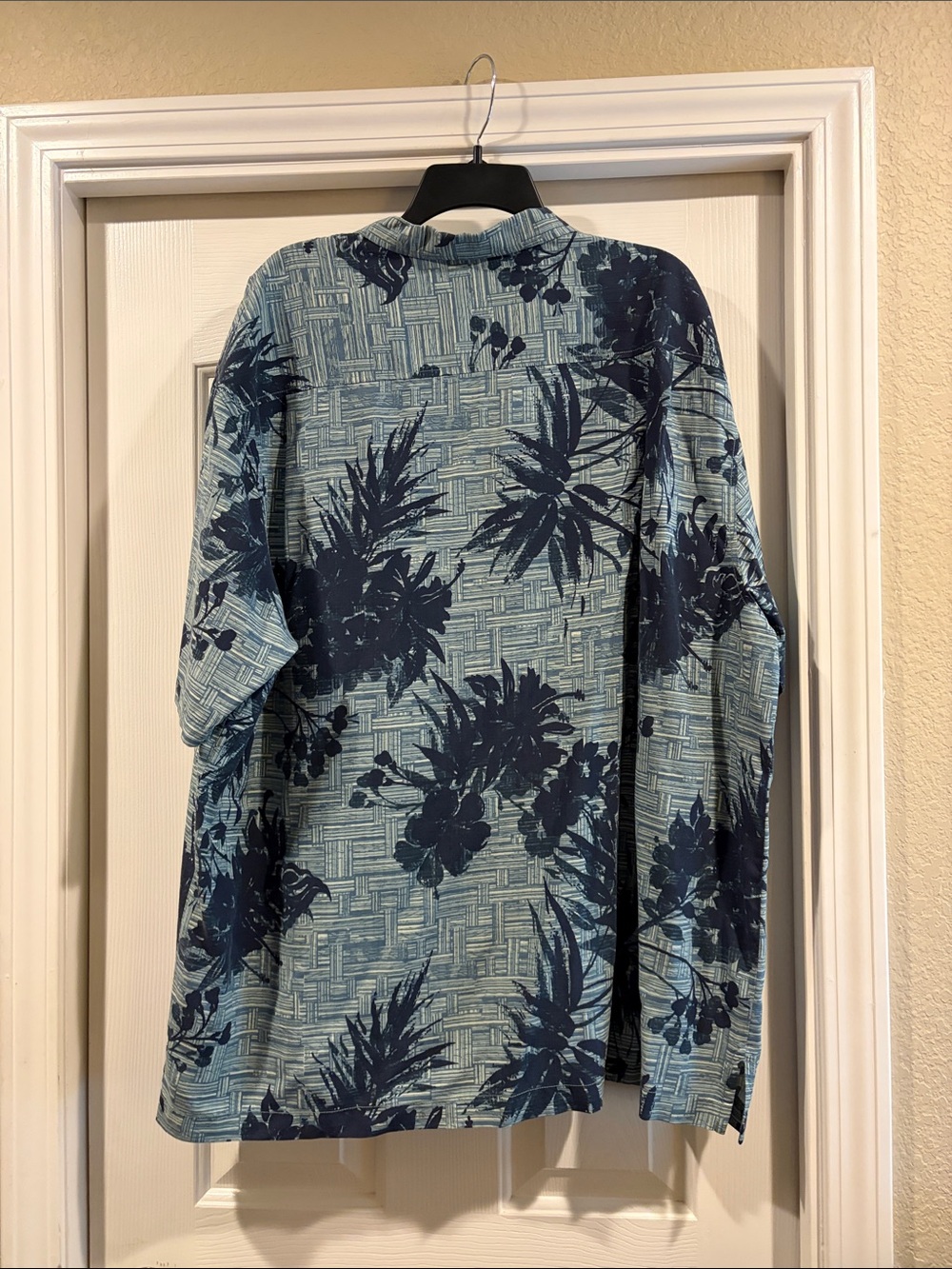 Tommy Bahama Light Blue and Navy Tropical Button-Down Shirt Silk NWT size XXL - Picture 5 of 6